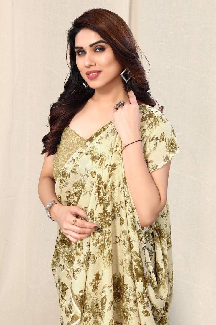 Cream chiffon floral printed saree with unstitched blouse piece