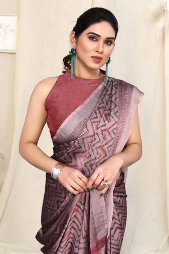 Pink chiffon chevron print saree with unstitched blouse piece