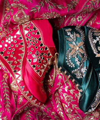 Pink hand embroidery wedges 4