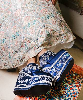 Dark blue hand embroidery wedges 3