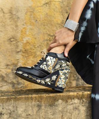 Black embroidered wedges 1