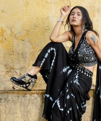 Black embroidered wedges 2