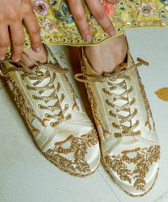Gold hand embroidery wedges 3