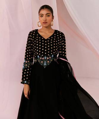 Black alara black kurta set 3