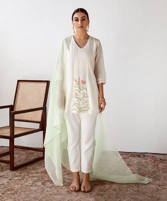 Ivory chanderi embroidered kurta set 1