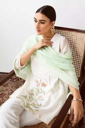 Ivory chanderi embroidered kurta set