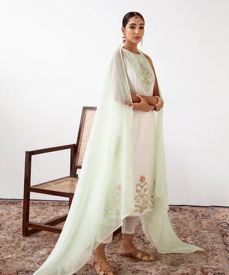 Ivory dori embroidered kurta set 2
