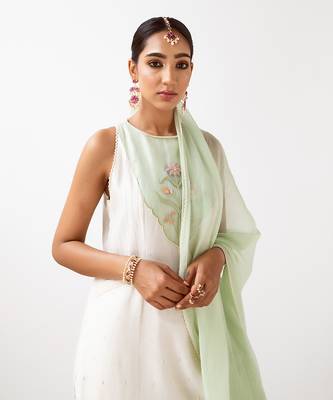 Ivory dori embroidered kurta set 4