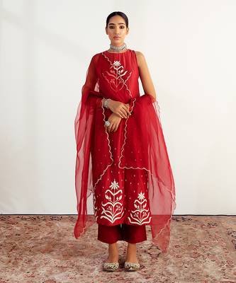 Maroon embroidered kurta set 1