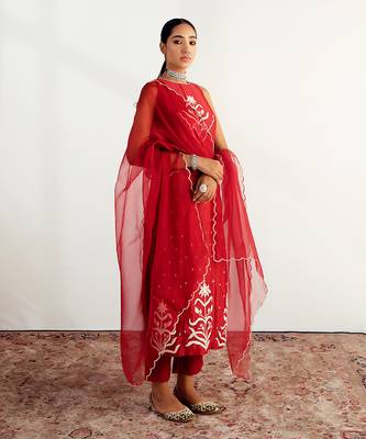 Maroon embroidered kurta set 2
