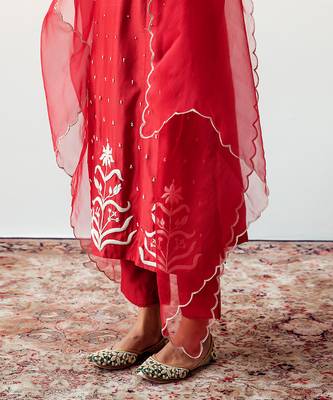 Maroon embroidered kurta set 4