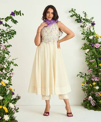 Ivory embroidered kurta set 1