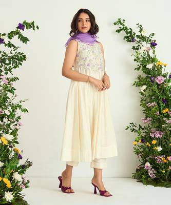 Ivory embroidered kurta set 2