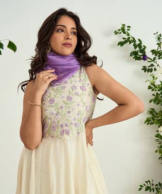 Ivory embroidered kurta set 4