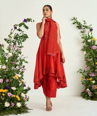 Red embroidered kurta set 1