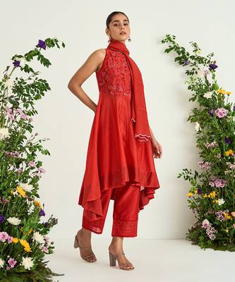 Red embroidered kurta set 2