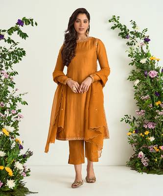 Mustard embroidered kurta set 1