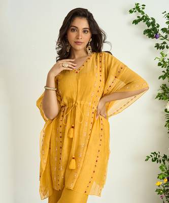 Yellow hand embroidered kaftan with inner 4