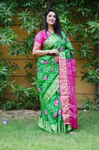 Parrot Green Woven Design Bandhej silk blend Saree With Blouse