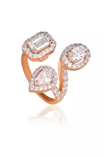 White tres diamante ring