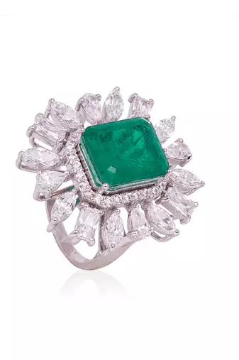 Green classe cocktail ring