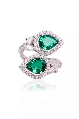 Green two pears in a ring