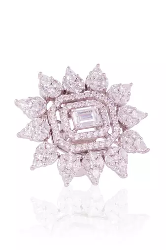 White gigante ring