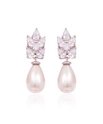 White vision pearl earrings 1