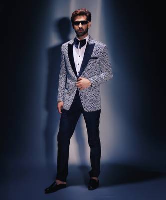 White abstract jacquard tuxedo with pant 2