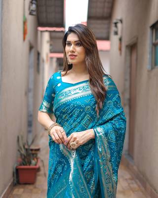 Teal Woven Design Bandhej Silk Blend Saree With Blouse 4
