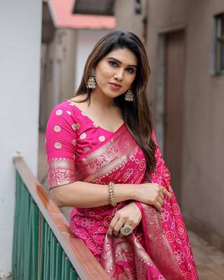 Pink Woven Design Bandhej Silk Blend Saree With Blouse 4