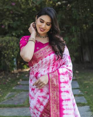 Pink Woven Design Bandhej Silk Blend Saree With Blouse 4