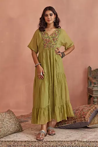 Green flower embroidery tunic