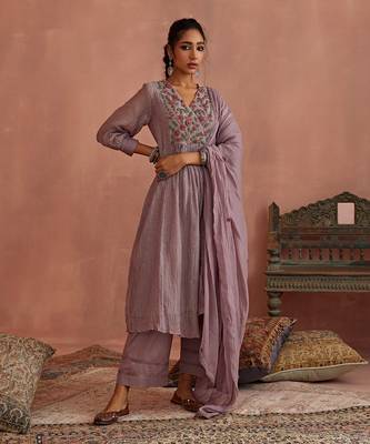 Mauve flower emroidery kurta set 1