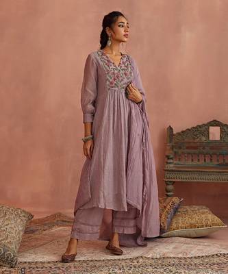 Mauve flower emroidery kurta set 2