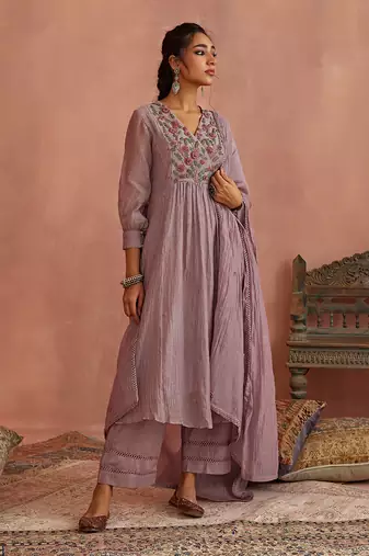 Mauve flower emroidery kurta set