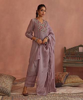 Mauve flower emroidery kurta set 3