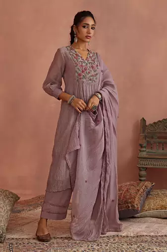 Mauve flower emroidery kurta set
