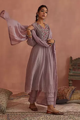 Mauve flower emroidery kurta set