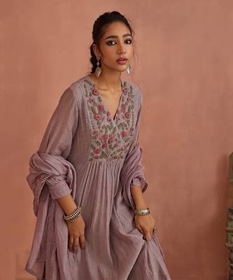Mauve flower emroidery kurta set 5