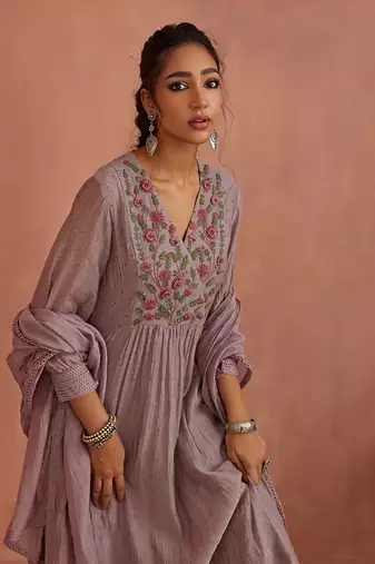 Mauve flower emroidery kurta set