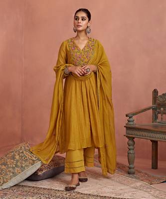 Mustard flower embroidery kurta set 1