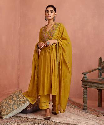 Mustard flower embroidery kurta set 2