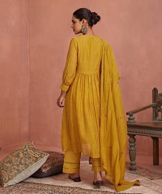 Mustard flower embroidery kurta set 3