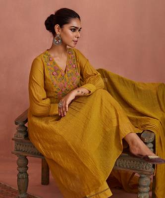 Mustard flower embroidery kurta set 4