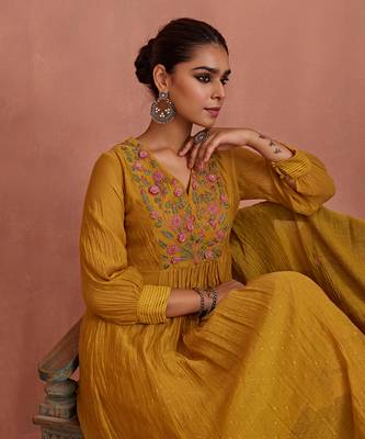 Mustard flower embroidery kurta set 5