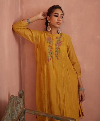 Yellow floral emroidered tunic set 4