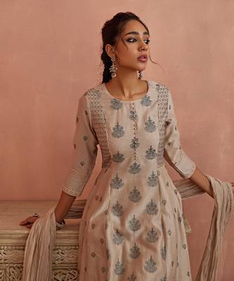 Ivory thread embroidered a line kurta set 5