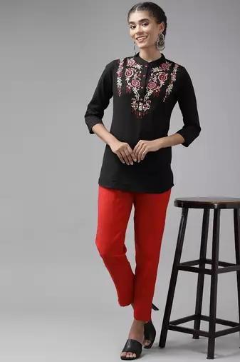  women red slim fit pure cotton trousers