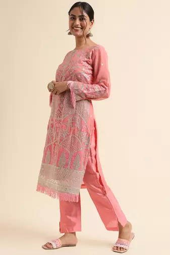 Peach embroidered faux georgette pakistani salwar suit